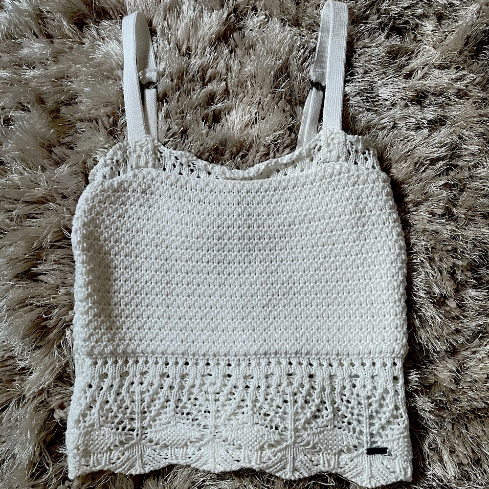 woman’s hollister white crochet cropped tank top